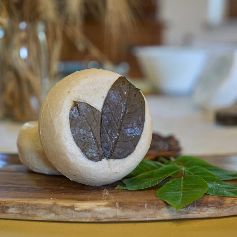 Pecorino Stagionato con foglie di noce - Forma intera